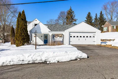 $499,000 | 26 Country Hill Road, Cumberland, RI 02864