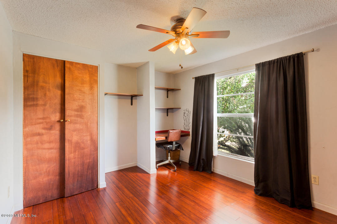 8759 Moss Haven Road Jacksonville, FL 32221 - Photo 20 of 29 a view of room with window and wooden floor