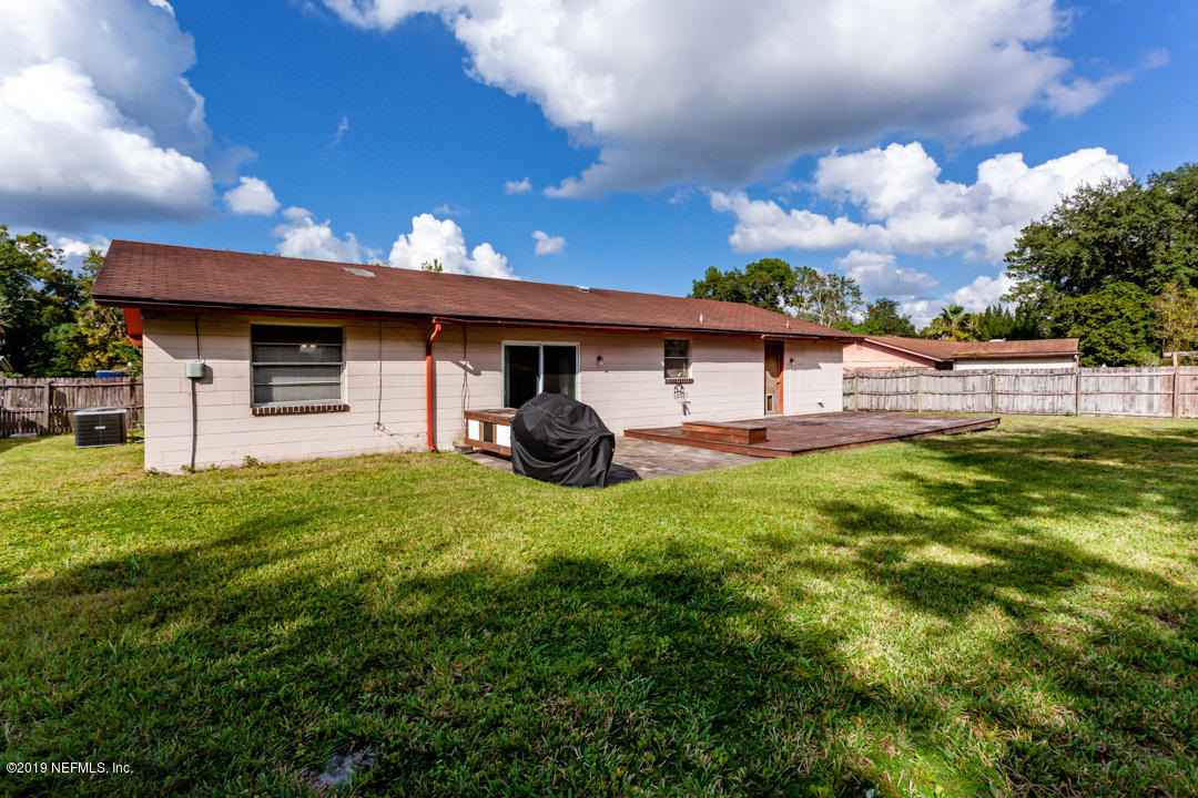 8759 Moss Haven Road Jacksonville, FL 32221 - Photo 27 of 29 a front view of a house with garden