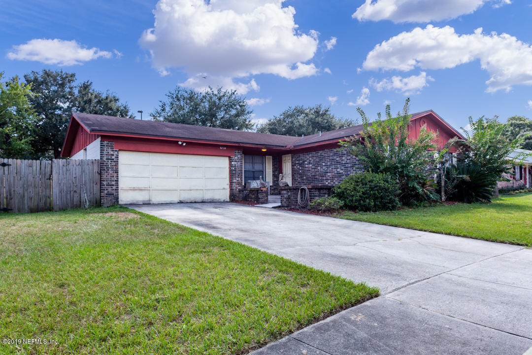 8759 Moss Haven Road Jacksonville, FL 32221 - Photo 3 of 29 a front view of a house with garden