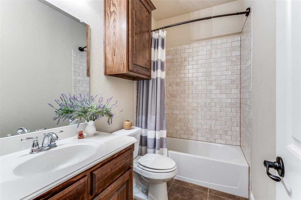 817 Deer Ridge Trail McKinney, TX 75072 - Photo 26 of 35 pvt bath for bedroom 3