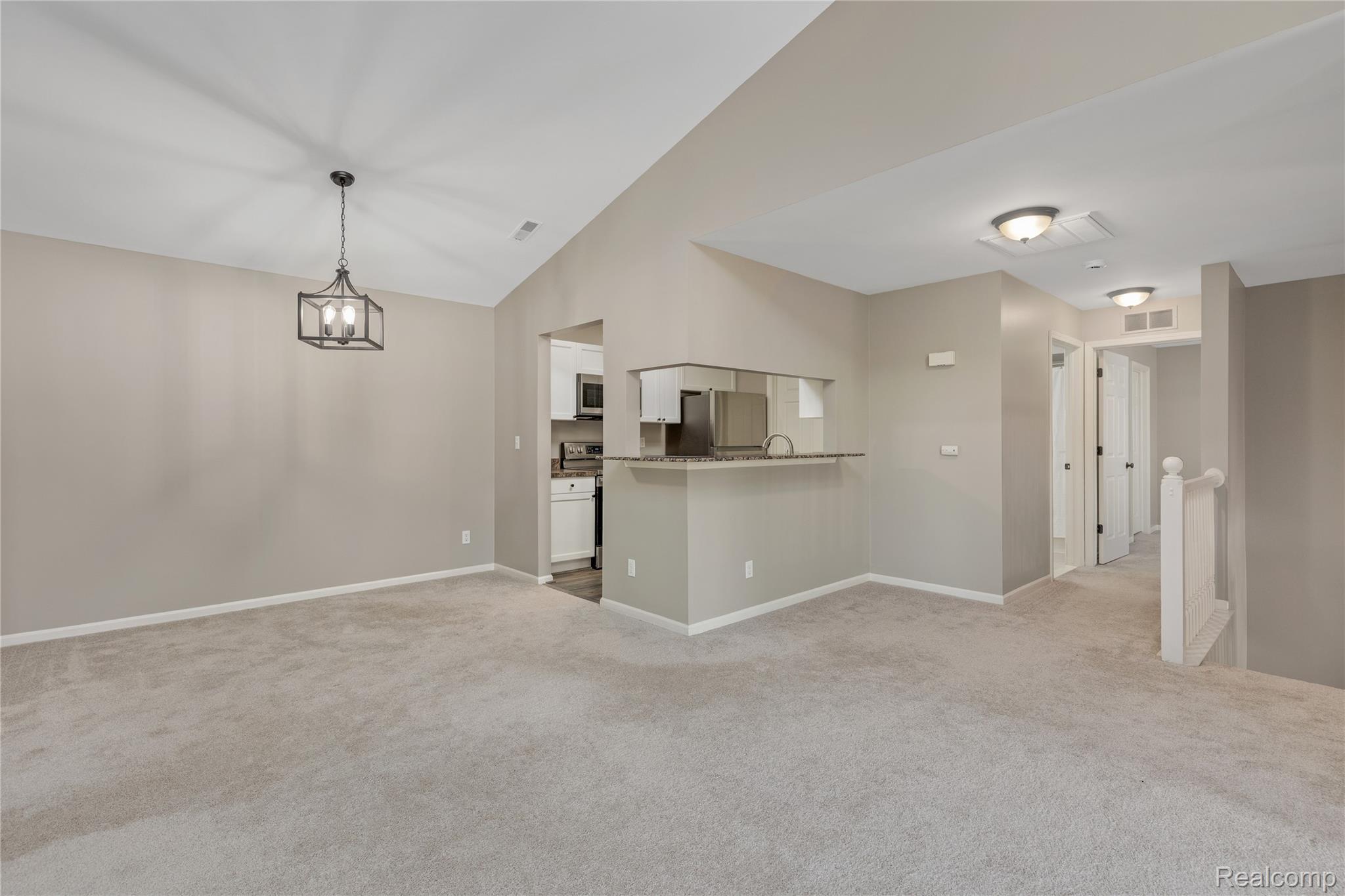 3582 Tremonte Circle Rochester, MI 48306 - Photo 5 of 23 3582 Tremonte Cir Oakland Township 0004.jpg