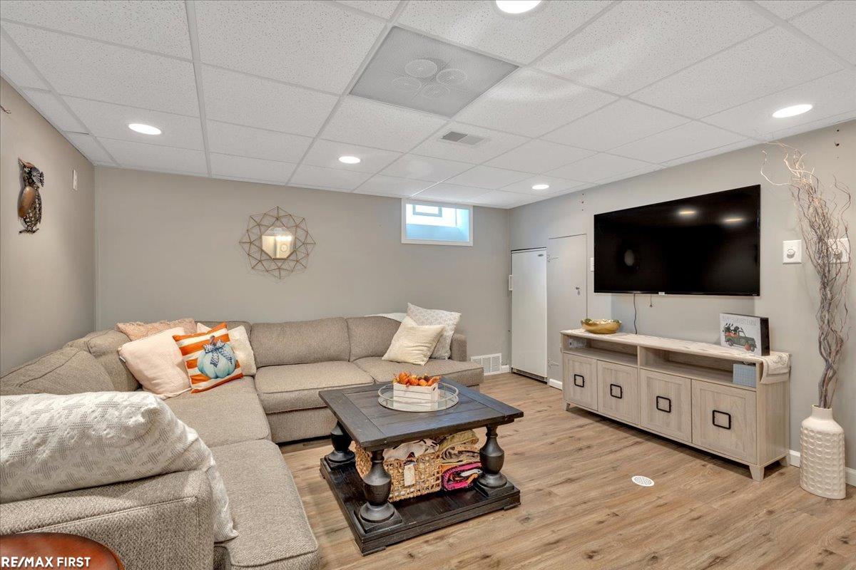 1794 Bournemouth Road Grosse Pointe Woods, MI 48236 - Photo 26 of 32