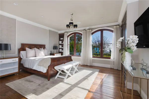 a living room with lots of furniture and a rug