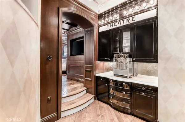 $18,900,000 | 500 North Poinsettia Avenue, Manhattan Beach, CA 90266