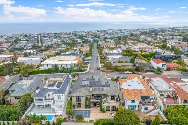 $18,900,000 | 500 North Poinsettia Avenue, Manhattan Beach, CA 90266