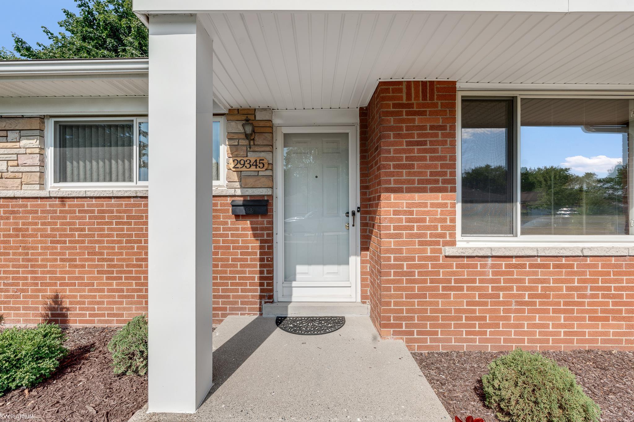 29345 Ridgefield Avenue Warren, MI 48088 - Photo 4 of 31