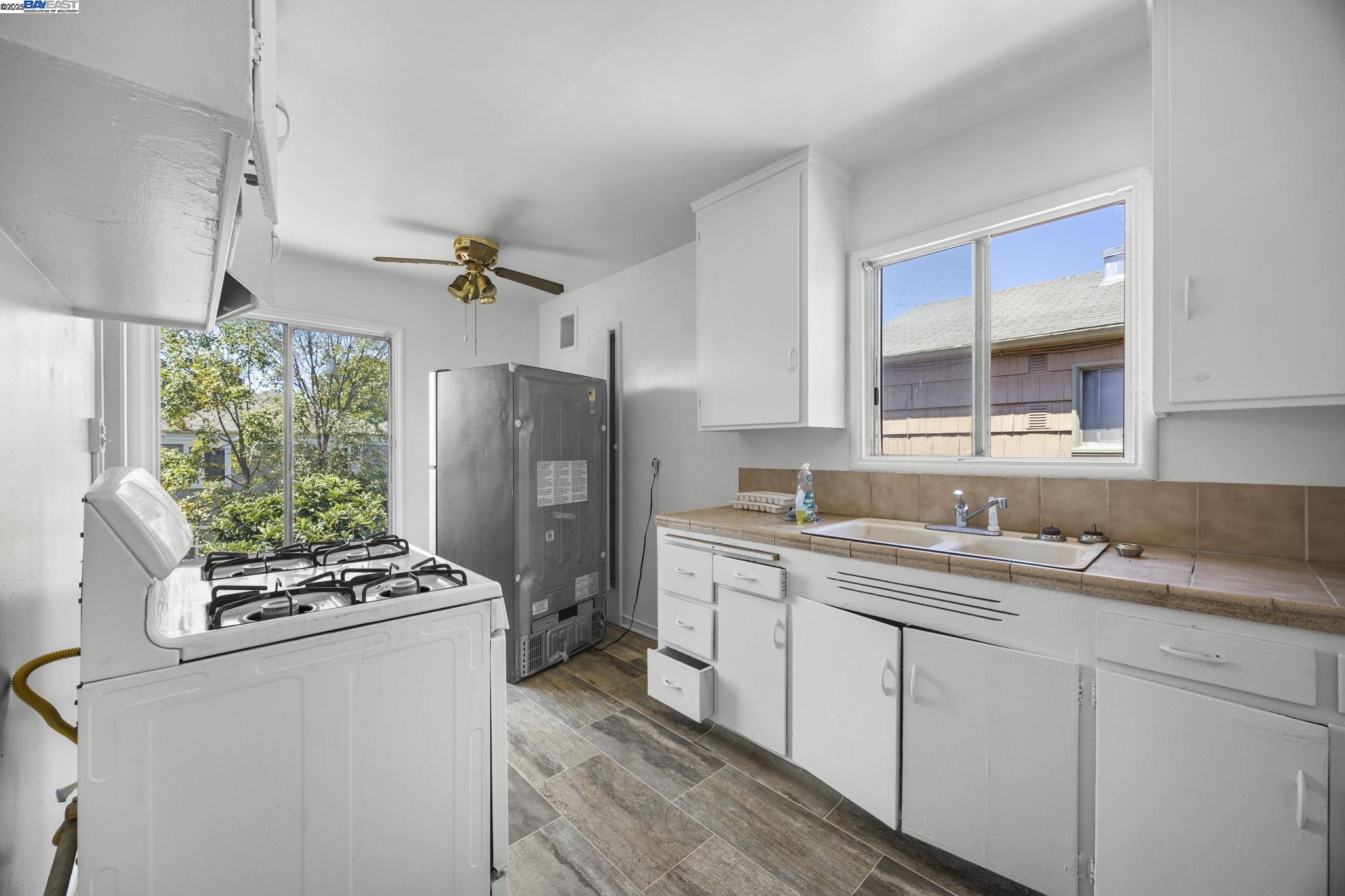 2790 Sacramento Street Berkeley, CA 94702 - Photo 11 of 18