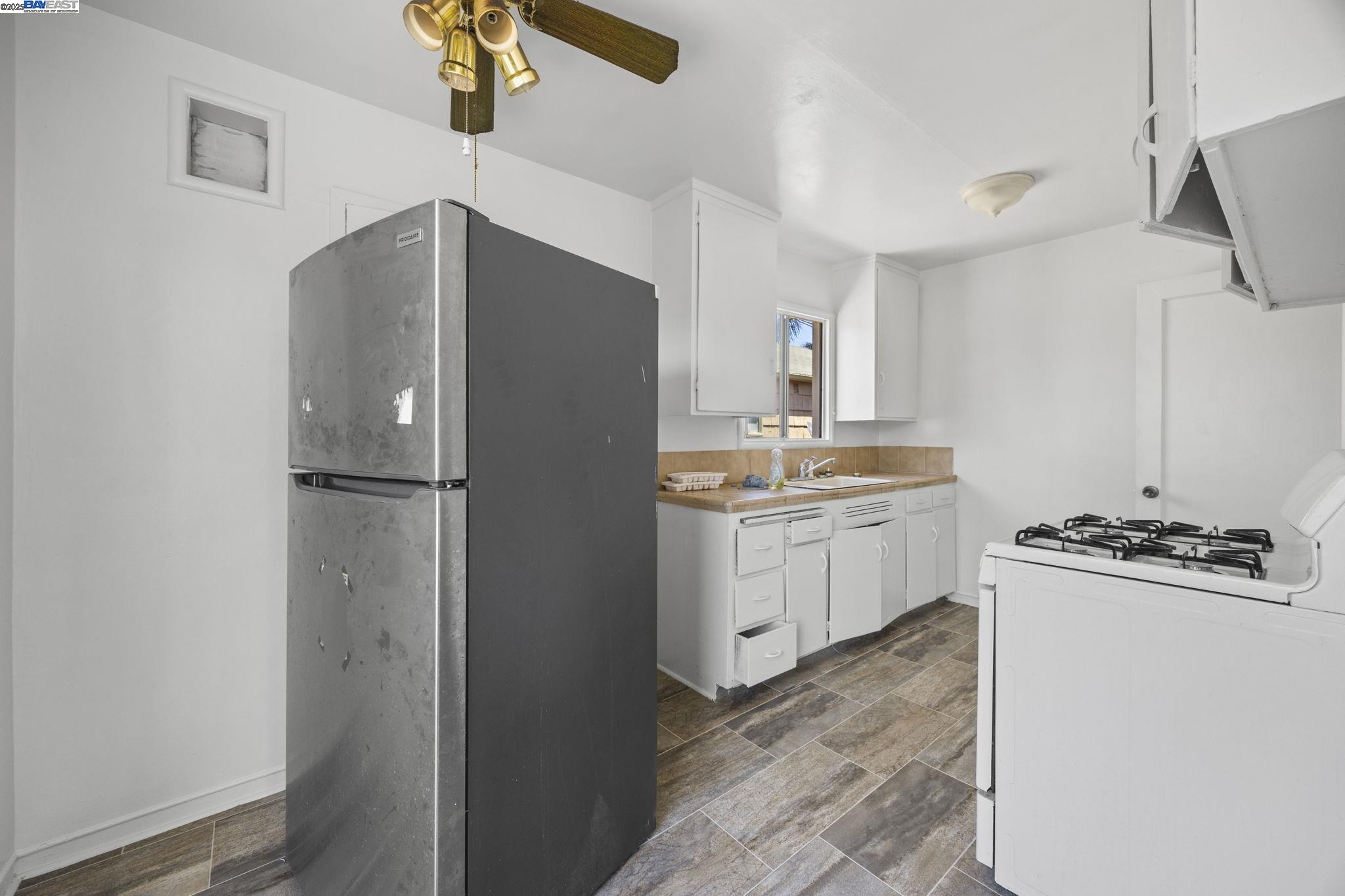 2790 Sacramento Street Berkeley, CA 94702 - Photo 12 of 18