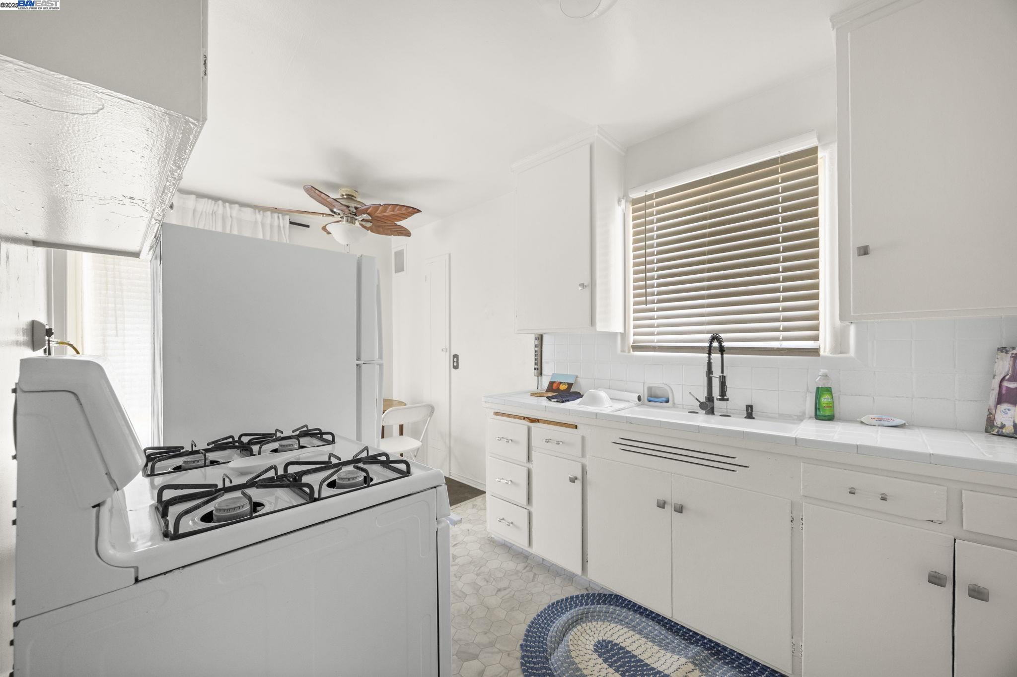 2790 Sacramento Street Berkeley, CA 94702 - Photo 15 of 18