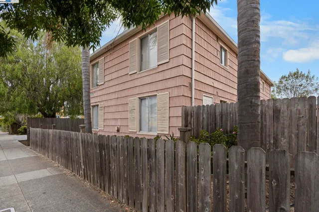 $1,085,000 | 2790 Sacramento Street, Berkeley, CA 94702