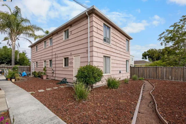 $1,085,000 | 2790 Sacramento Street, Berkeley, CA 94702