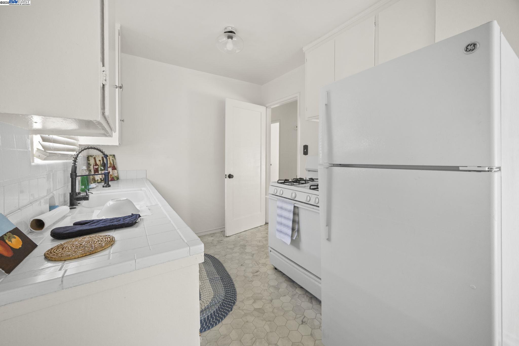 2790 Sacramento Street Berkeley, CA 94702 - Photo 5 of 18