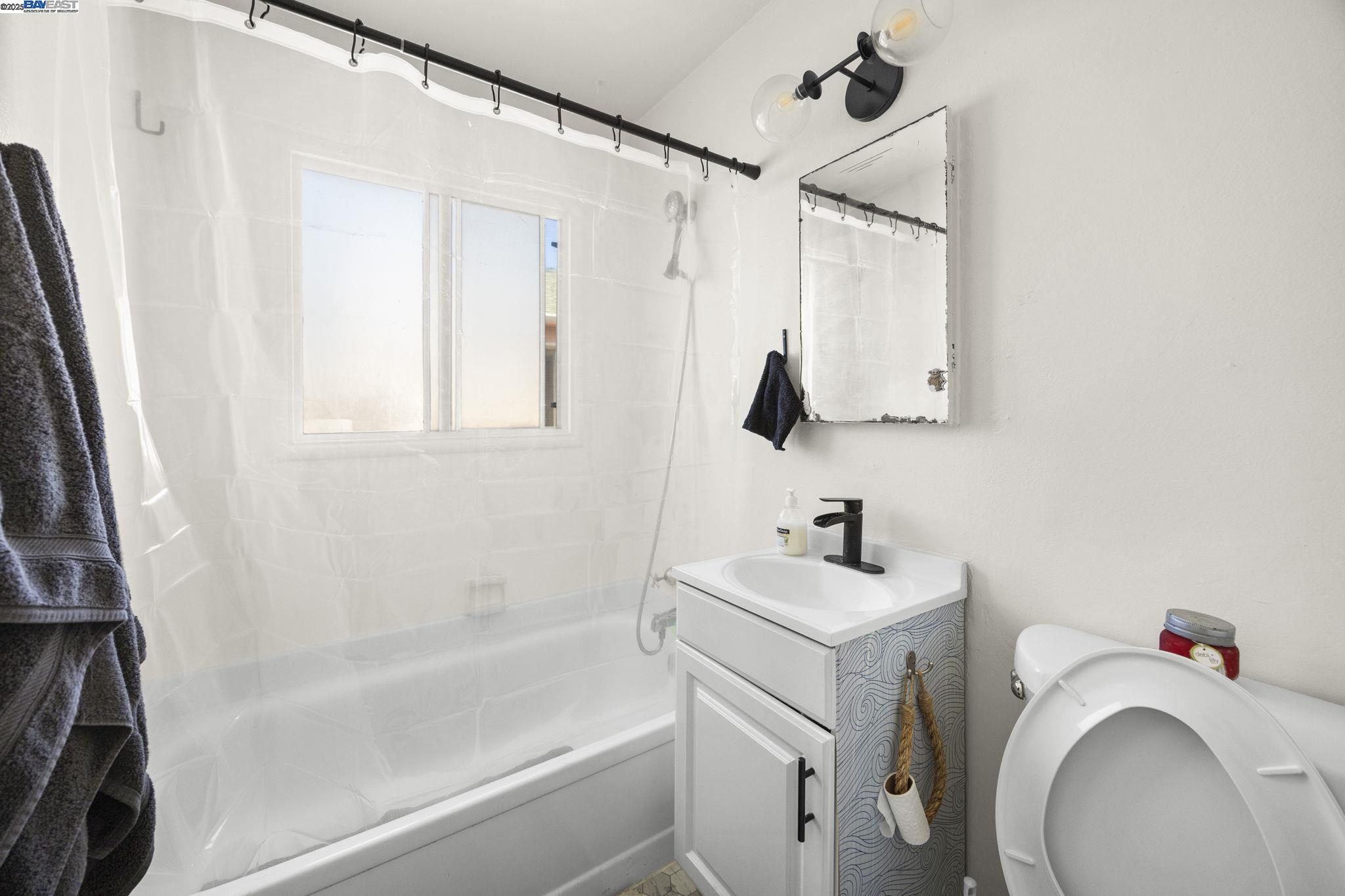 2790 Sacramento Street Berkeley, CA 94702 - Photo 7 of 18