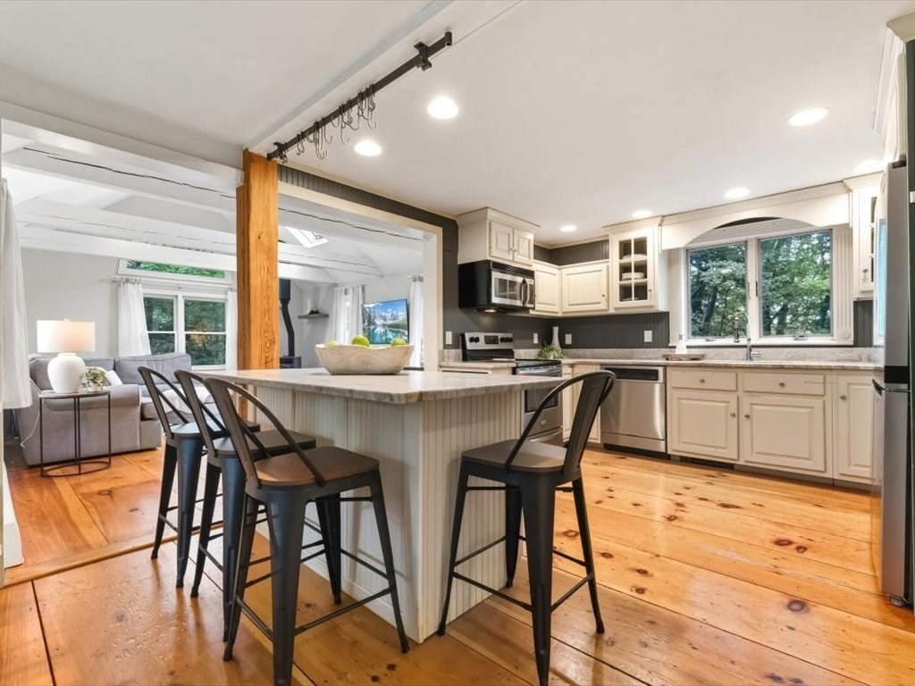 81 Dodge Road Sutton, MA 01590 - Photo 9 of 38