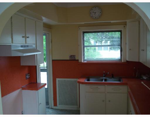 17 Stevens Road Cranston, RI 02910 - Photo 6 of 7 Kitchen.