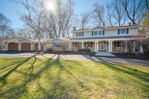 $1,000,000 | N59W38235 Mainland Drive, Oconomowoc, WI 53066