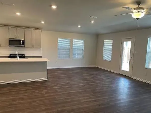$2,550 | 3008 Kingsgarden Road, Denton, TX 76207
