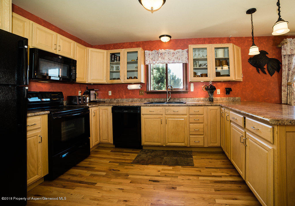 329 Rabbit Road Carbondale, CO 81623 - Photo 9 of 32 kitchen