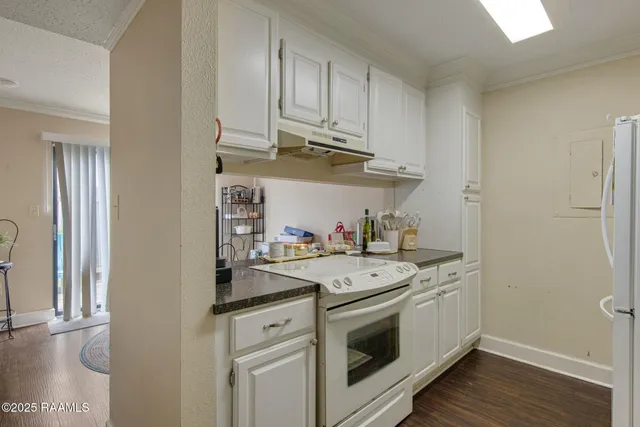 $1,300 | 110 West Bayou Parkway, Unit 401, Lafayette, LA 70503