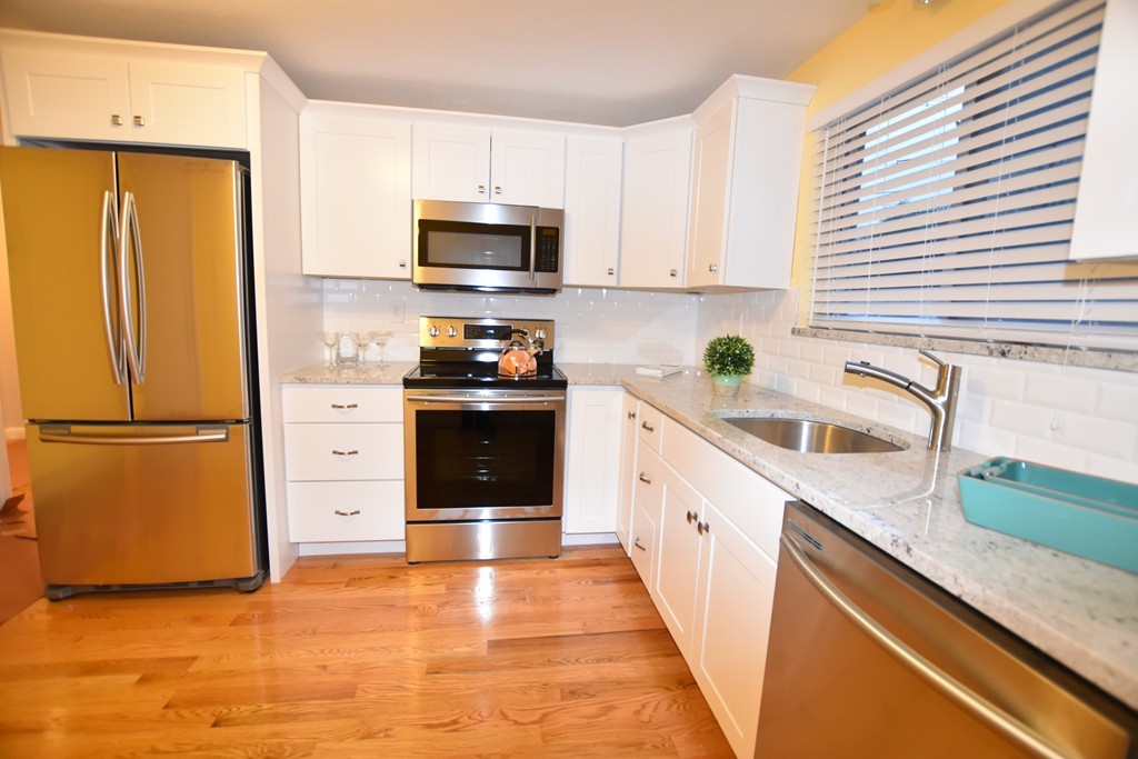 151 Overland Road, Unit 2 Waltham, MA 02451 - Photo 4 of 15 Gallery Image 4