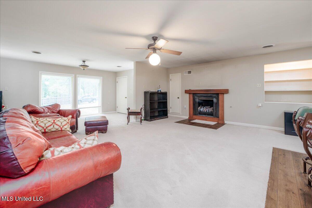 19 Autumn Drive Coldwater, MS 38618 - Photo 15 of 36 15-Living room