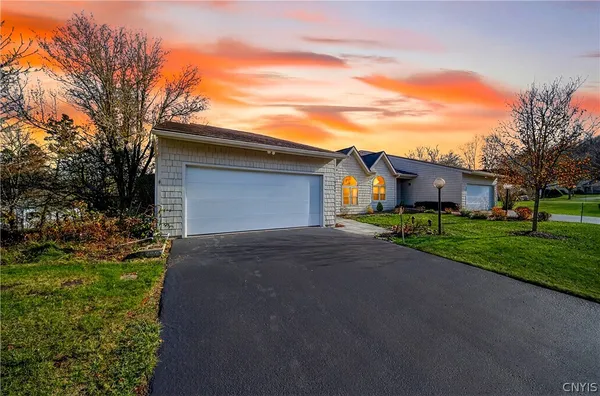 $360,000 | 6233 Hamlet Crest, Jamesville, NY 13078