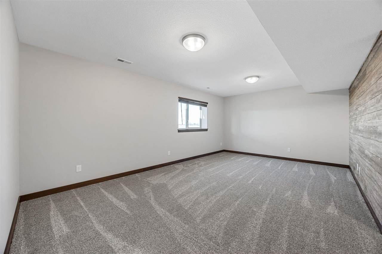 1247 Tramore Road Marion, IA 52302 - Photo 5 of 5 Gallery Image 5