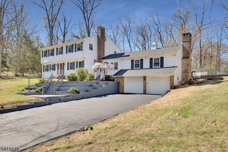 54 Robin Glen Road Watchung, NJ 07069 - Photo 3 of 42 a front view of a building with a yard