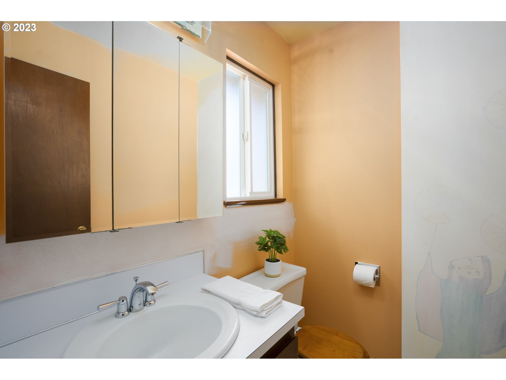8525 Southwest Modoc Court Tualatin, OR 97062 - Photo 13 of 33 Attached Bathroom