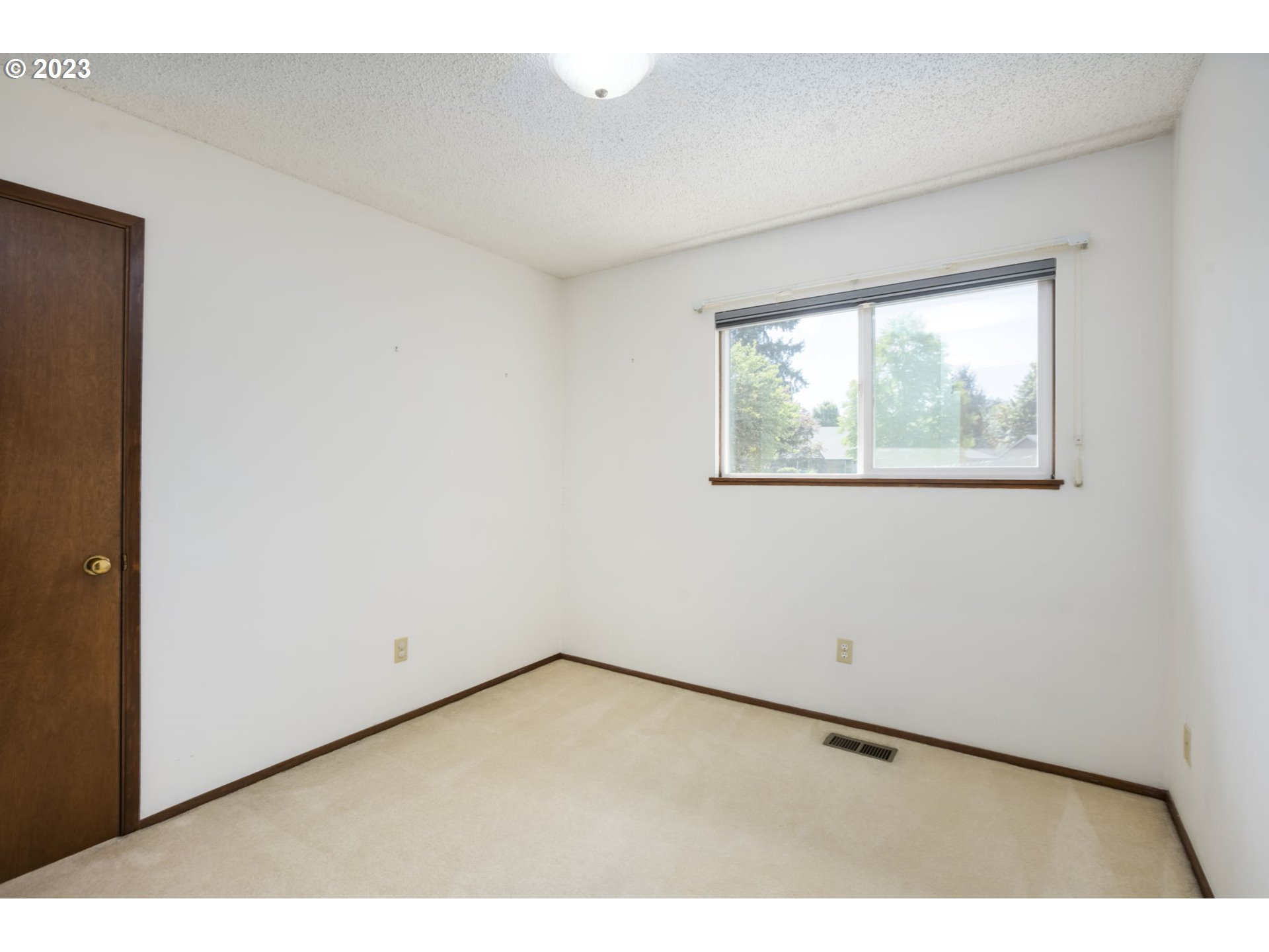 8525 Southwest Modoc Court Tualatin, OR 97062 - Photo 14 of 33 Bedroom