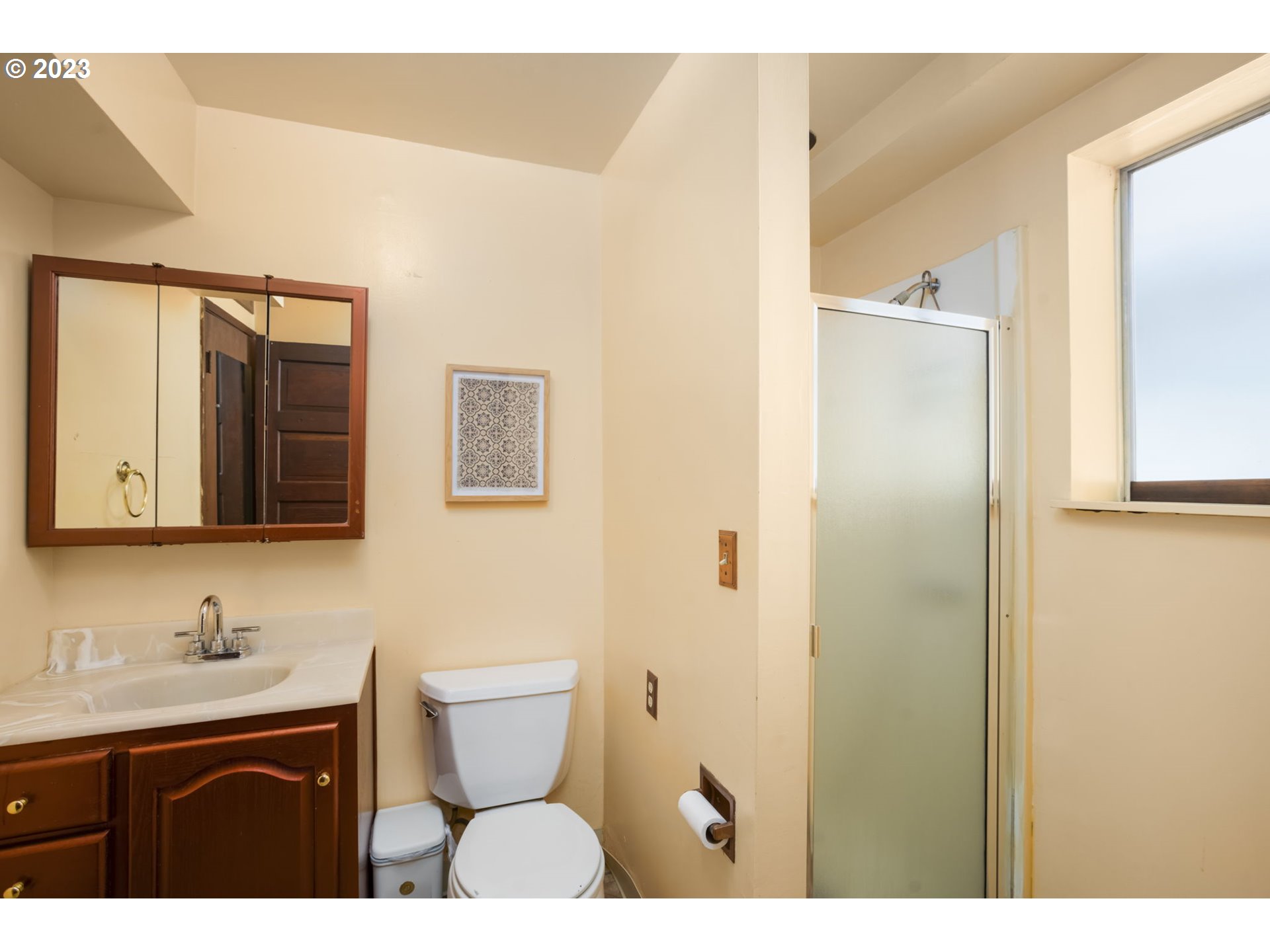 8525 Southwest Modoc Court Tualatin, OR 97062 - Photo 26 of 33 Bathroom