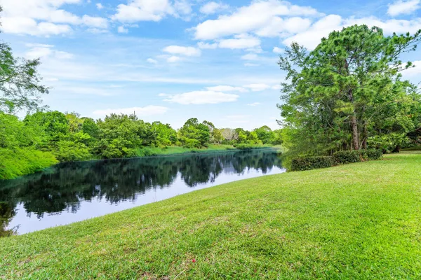 $1,075,000 | 123 Via Castilla, Jupiter, FL 33458