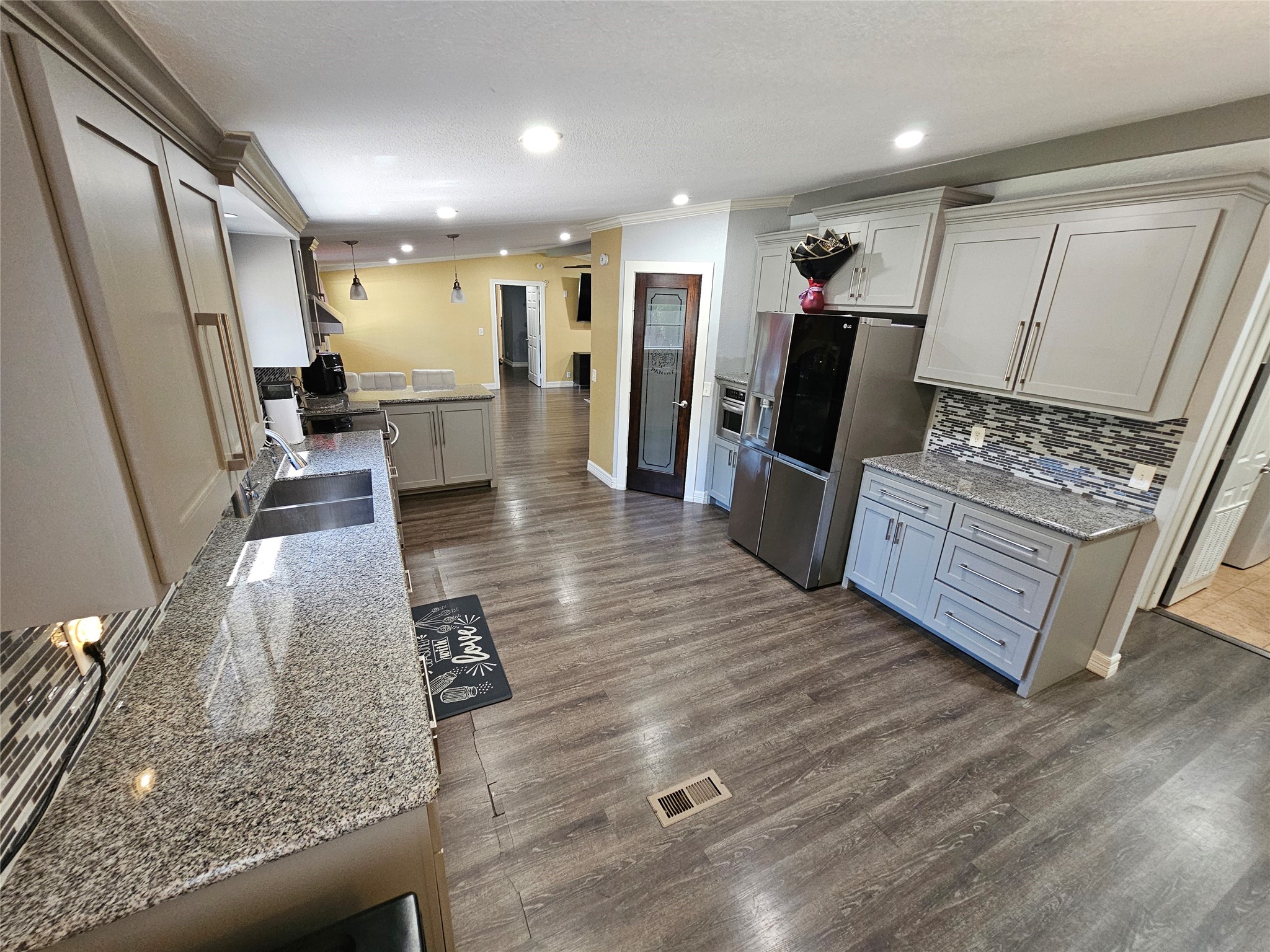 16313 Sandy View Drive Conroe, TX 77303 - Photo 21 of 41 a view of a living room