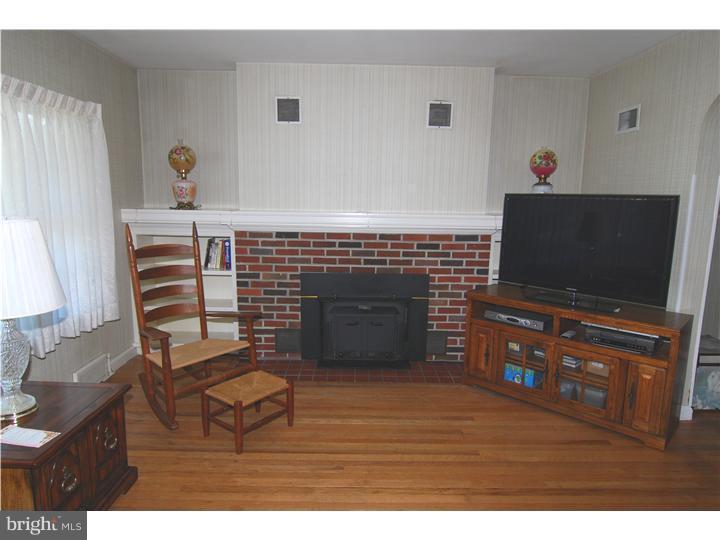 913 John Street Reading, PA 19607 - Photo 3 of 18 Gallery Image 3