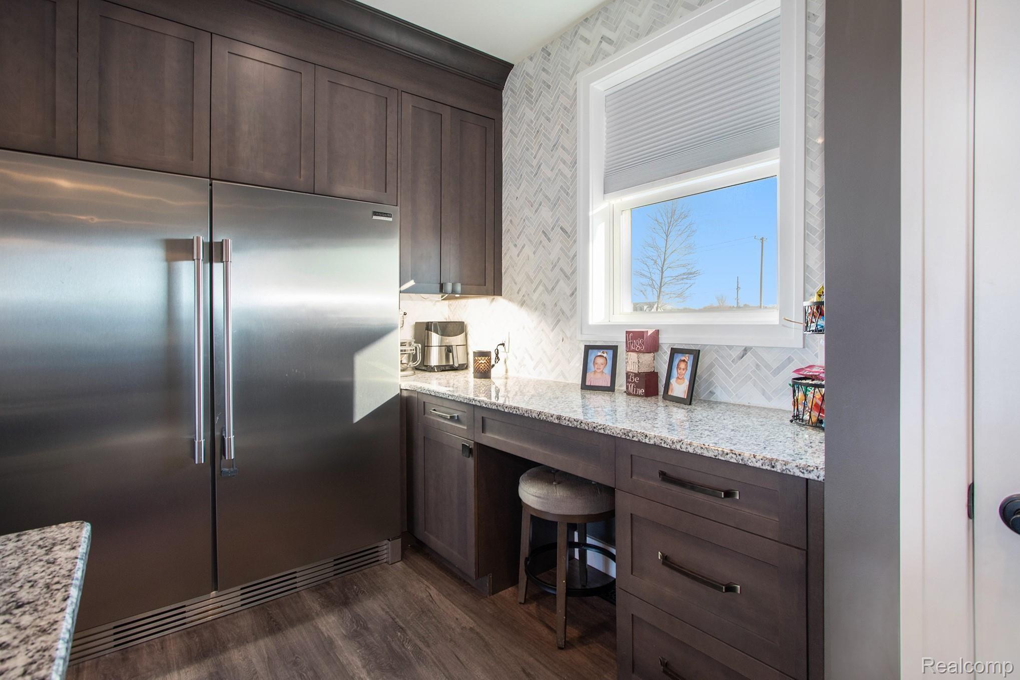 2086 Palms Road Columbus, MI 48063 - Photo 5 of 31 Stand alone freezer and refrigerator