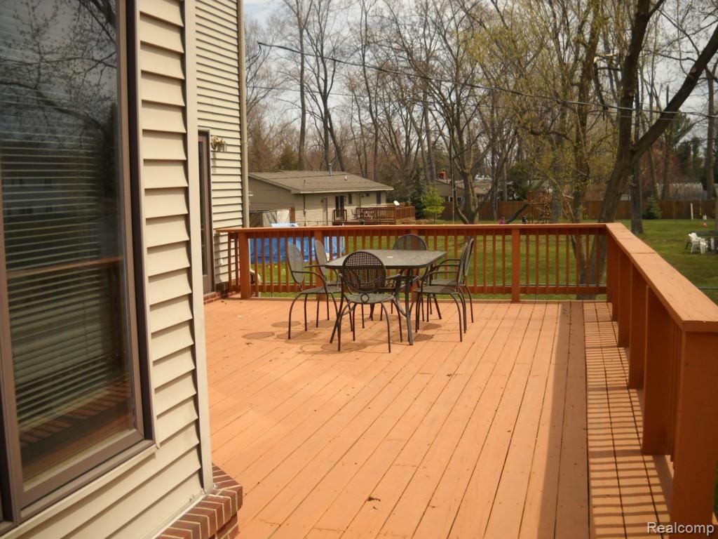 160 Michelson Road Rochester, MI 48307 - Photo 11 of 31 DSCN1473.jpg