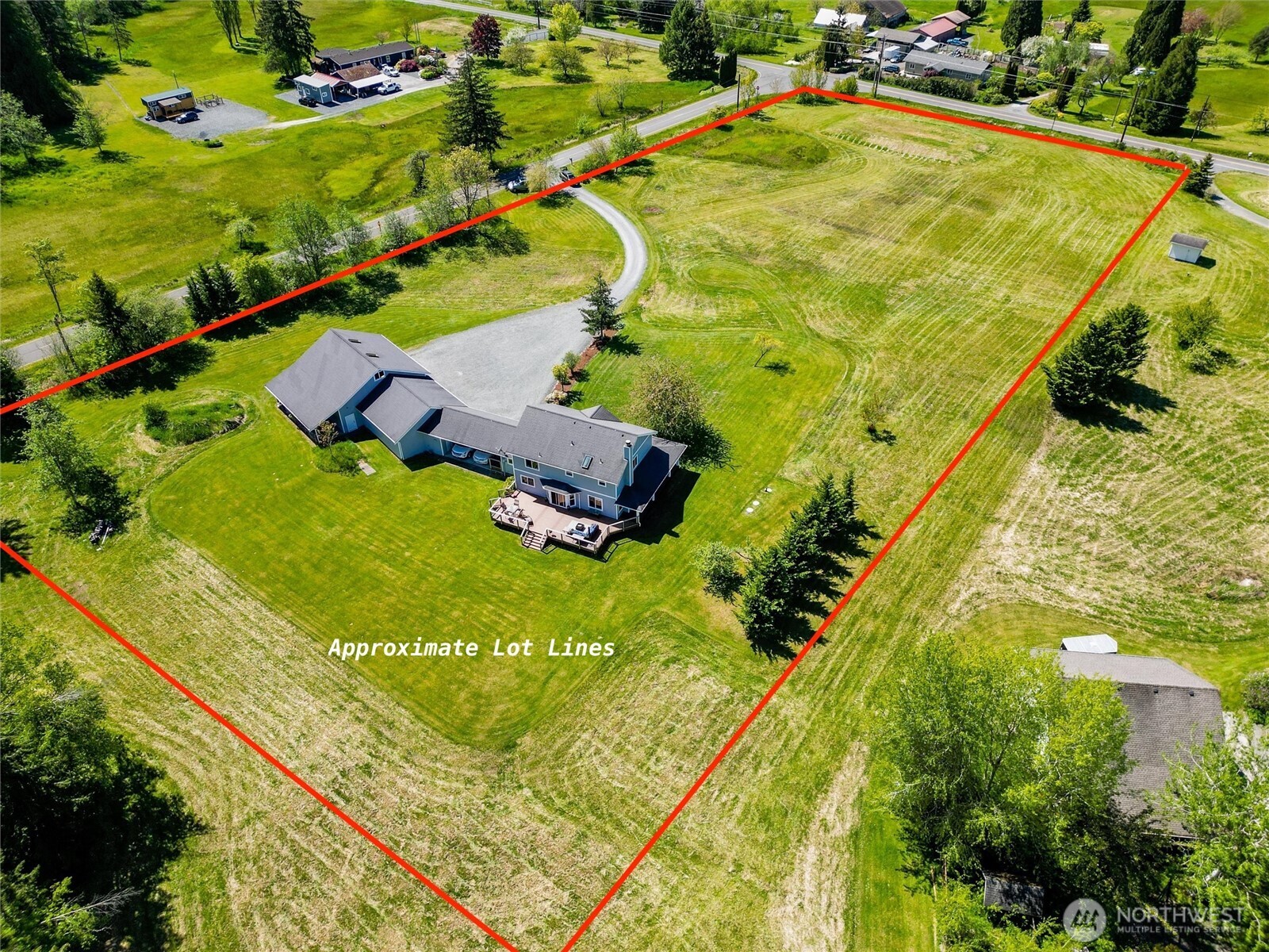 2724 Henderson Road Bellingham, WA 98226 - Photo 3 of 39 Gallery Image 3