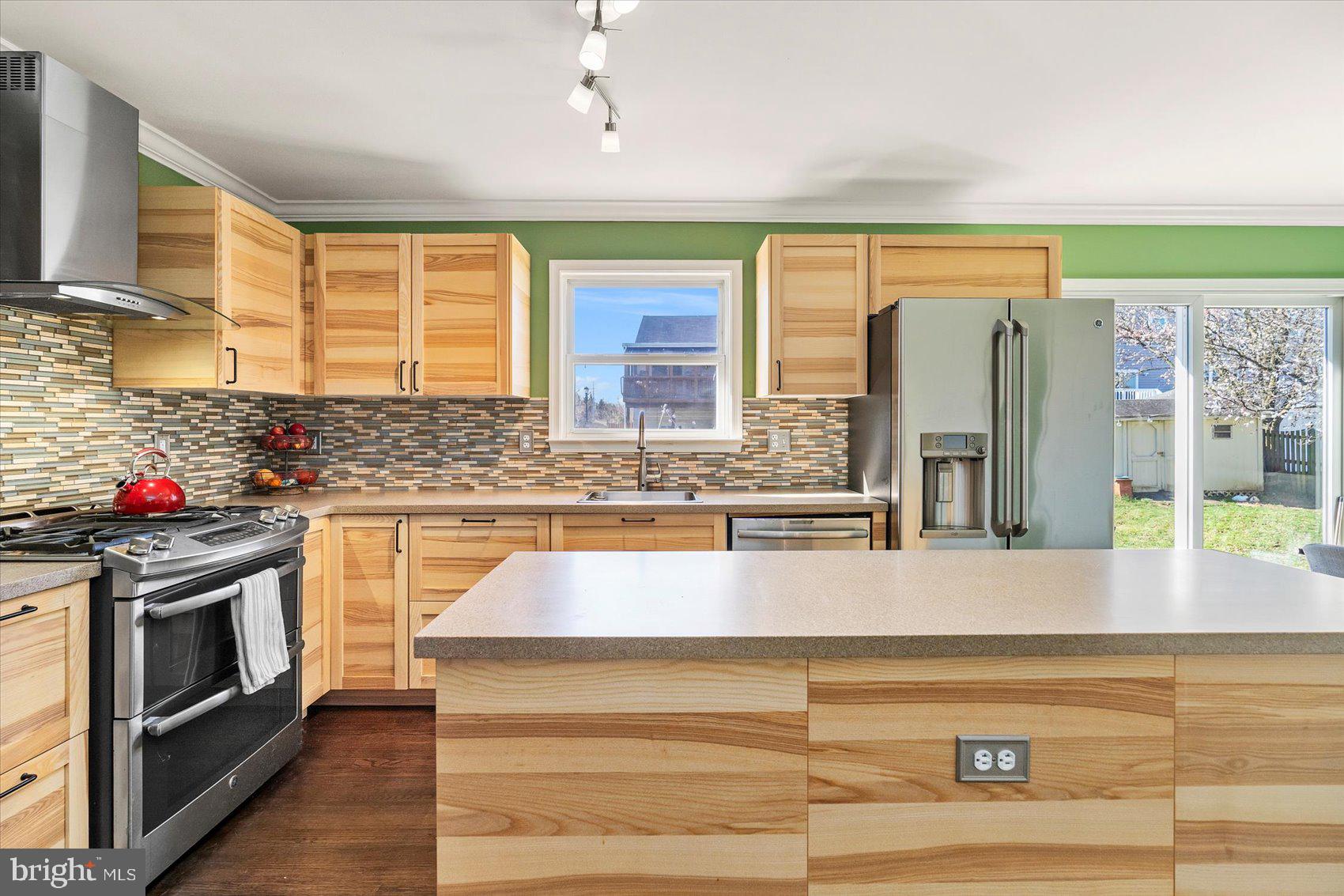 409 Oak Grove Road Linthicum Heights, MD 21090 - Photo 2 of 53 Updated kitchen