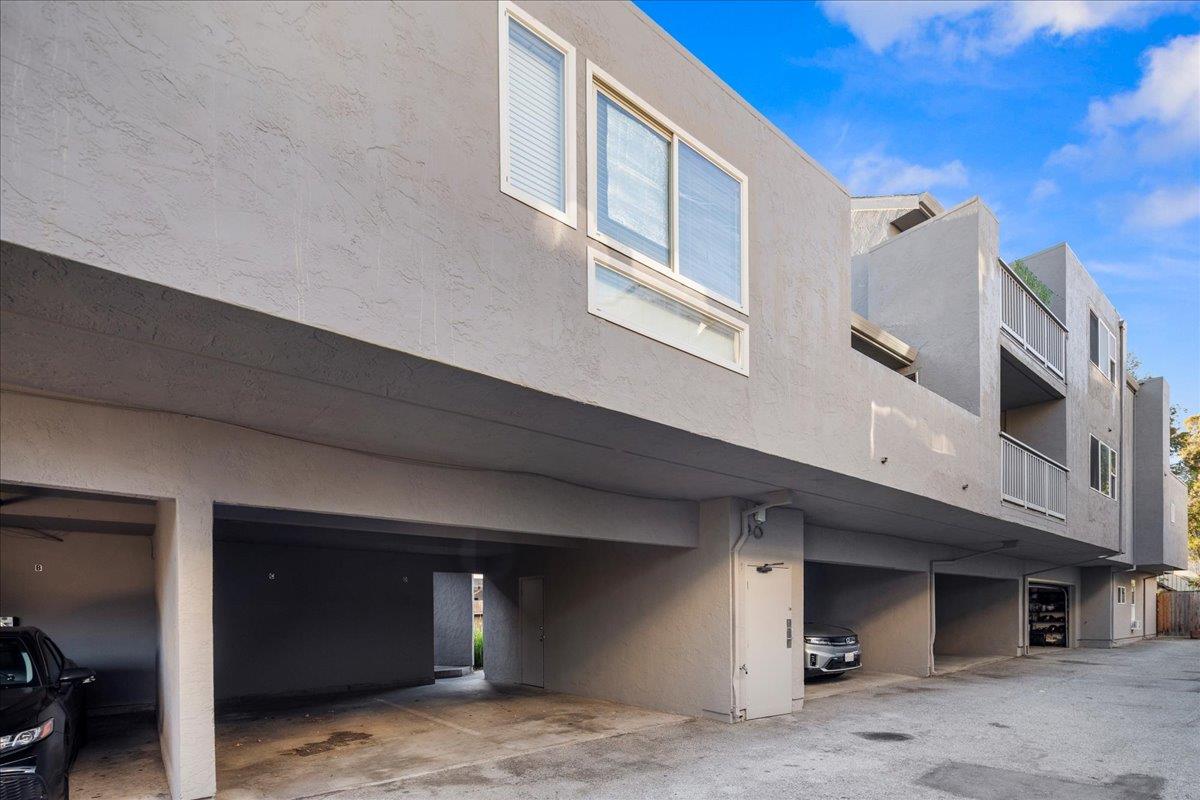 552 Walnut Street San Carlos, CA 94070 - Photo 5 of 27 a view of a building with a street