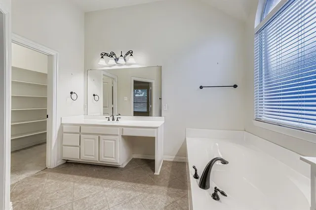 $500,000 | 8406 Pecan Creek Drive, Arlington, TX 76001