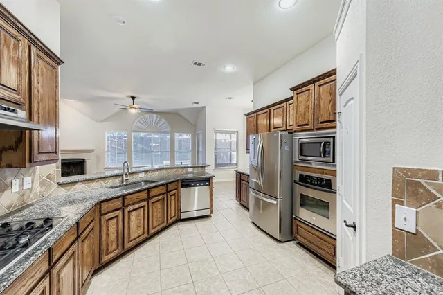 $500,000 | 8406 Pecan Creek Drive, Arlington, TX 76001