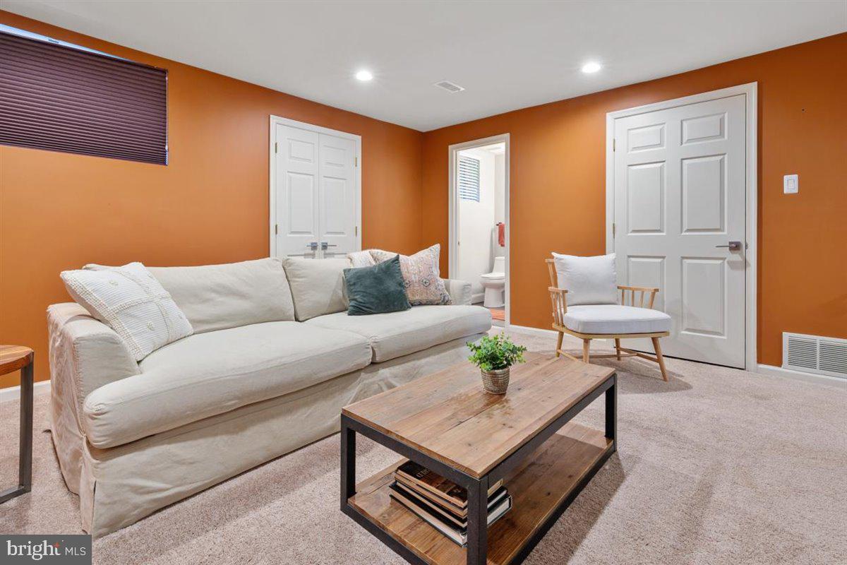 21 Stablemere Court Baltimore, MD 21209 - Photo 9 of 40 Gallery Image 9