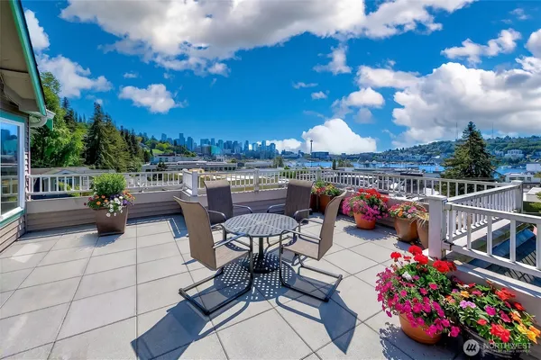 $1,050,000 | 1906 Franklin Place East, Unit 201, Seattle, WA 98102