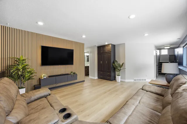 $369,900 | 620 North Washington Avenue, Detroit Lakes, MN 56501