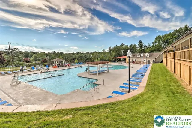 $220,000 | 6522 Runnymeade Lane, Tobyhanna, PA 18466