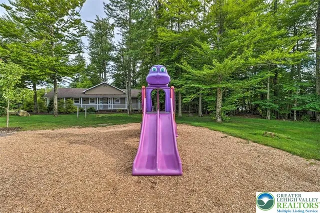 $220,000 | 6522 Runnymeade Lane, Tobyhanna, PA 18466