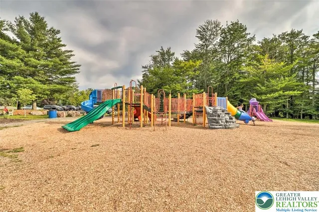 $220,000 | 6522 Runnymeade Lane, Tobyhanna, PA 18466