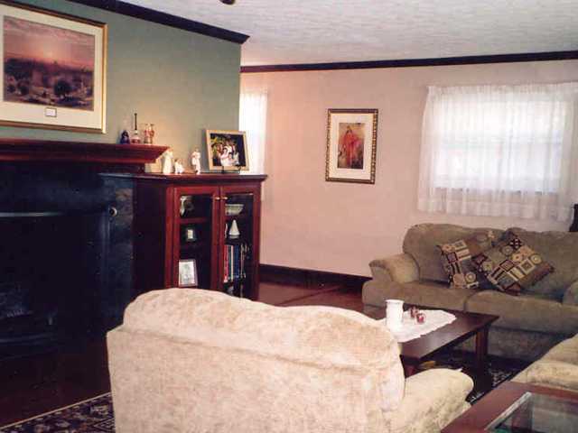 2829 Zollinger Road Columbus, OH 43221 - Photo 2 of 18