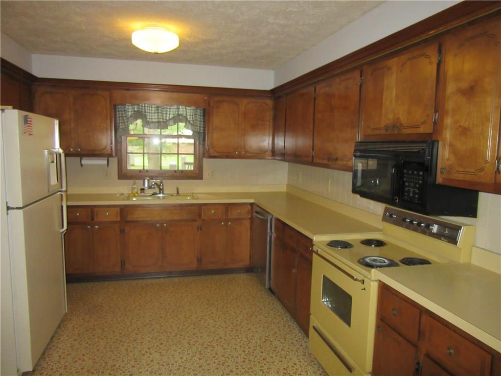 4171 Fairview Road Greenwood, IN 46142 - Photo 16 of 48 Gallery Image 16